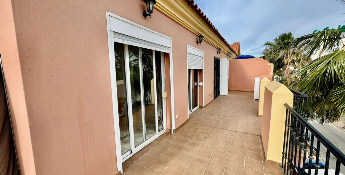 Sale of penthouse in Las Lagunas 22