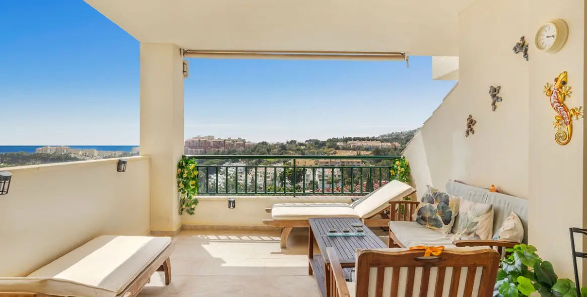 Sale of middle floor apartment in Torrequebrada 1