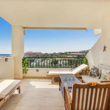 Venta de apartamento en planta media en Torrequebrada