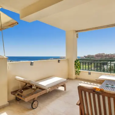 Venta de apartamento en planta media en Torrequebrada