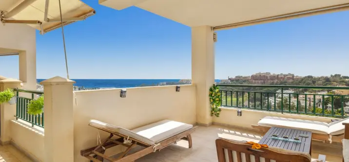 Venta de apartamento en planta media en Torrequebrada 1
