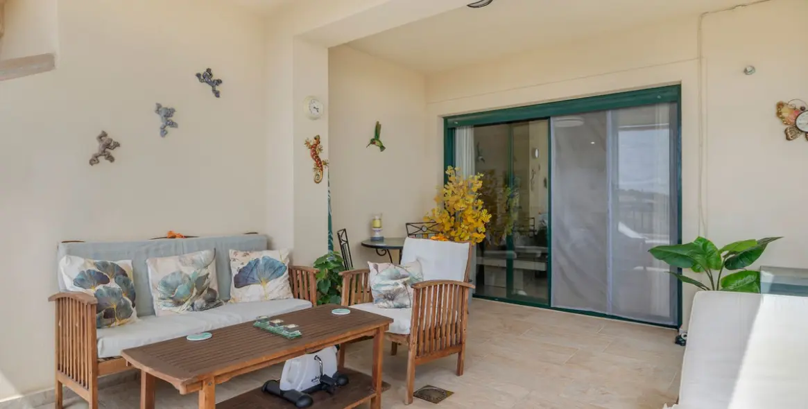 Sale of middle floor apartment in Torrequebrada 4