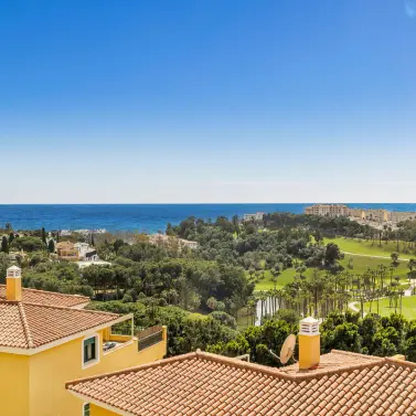 Venta de apartamento en planta media en Torrequebrada