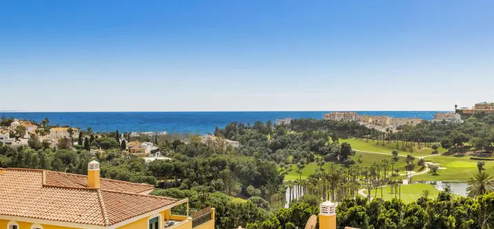 Venta de apartamento en planta media en Torrequebrada 4