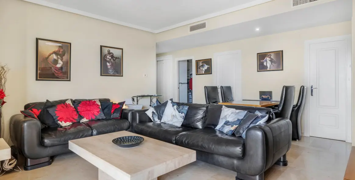 Sale of middle floor apartment in Torrequebrada 7