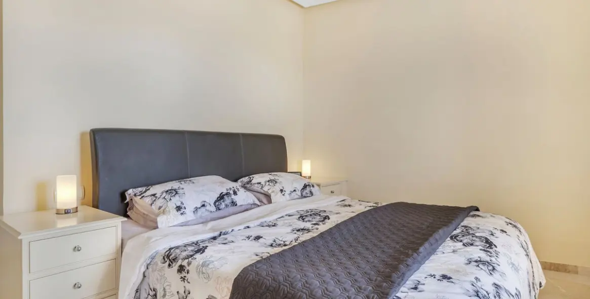 Sale of middle floor apartment in Torrequebrada 14