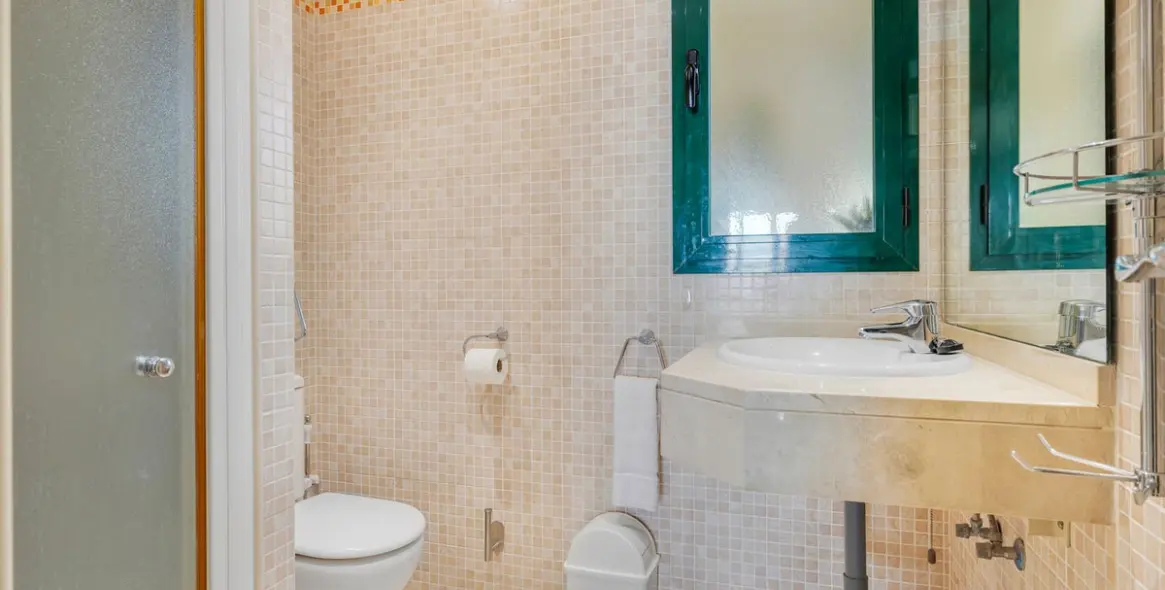 Sale of middle floor apartment in Torrequebrada 17