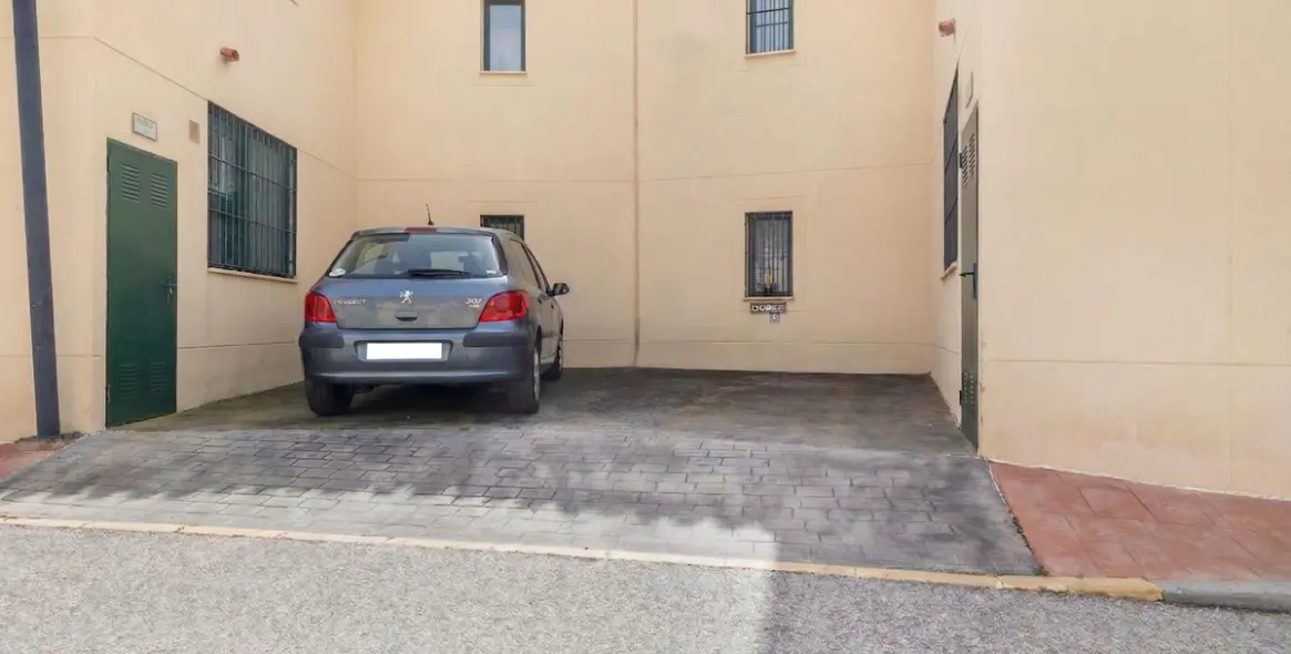 Sale of middle floor apartment in Torrequebrada 23