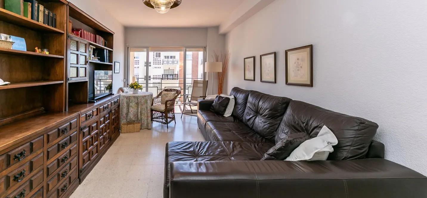 Venta de apartamento en planta media en Fuengirola 2