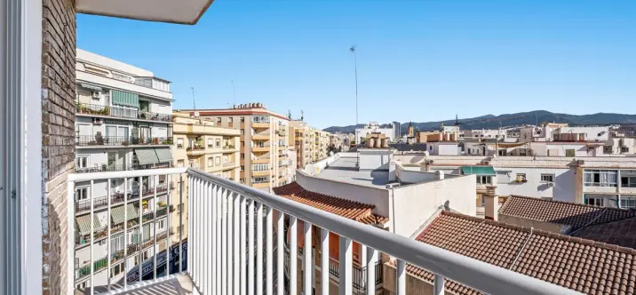 Продажа апартаментов на среднем этаже в Málaga Centro 0