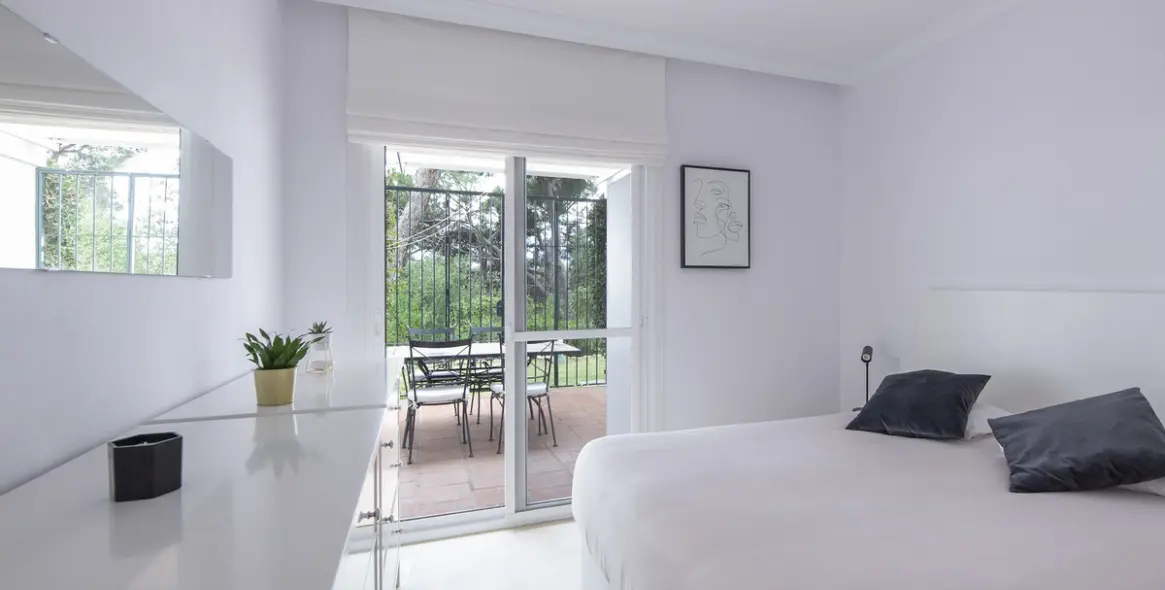 Venta de apartamento en planta media en Benahavís 3