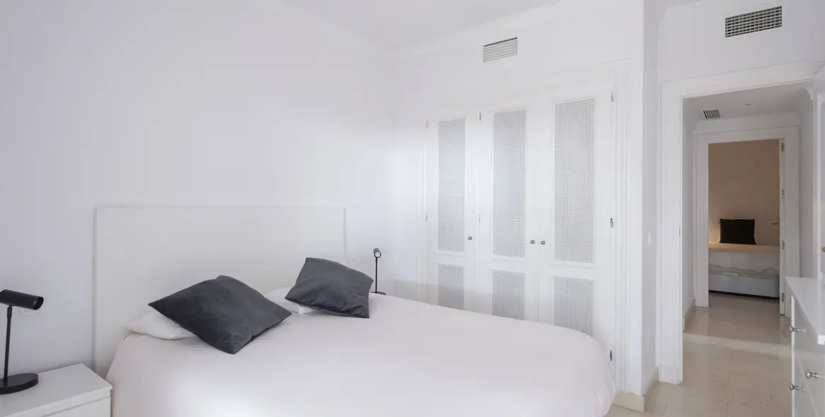 Venta de apartamento en planta media en Benahavís 4