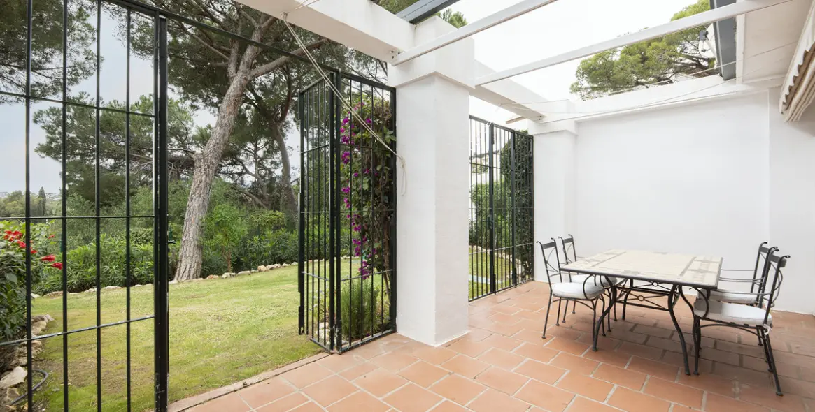Venta de apartamento en planta media en Benahavís 12