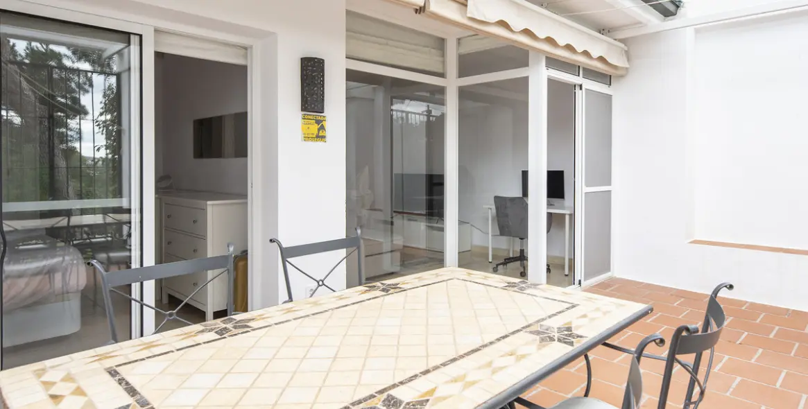 Venta de apartamento en planta media en Benahavís 13