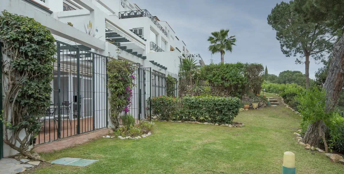 Venta de apartamento en planta media en Benahavís 15
