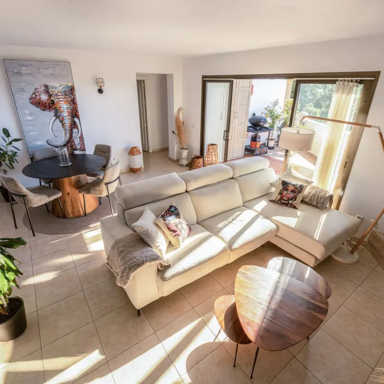 Sale of middle floor apartment in Calahonda