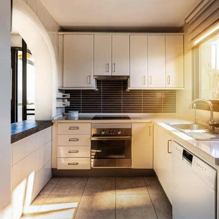 Sale of middle floor apartment in Calahonda