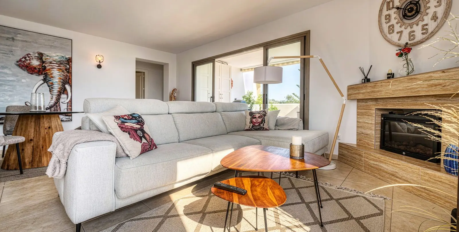 Sale of middle floor apartment in Calahonda 11