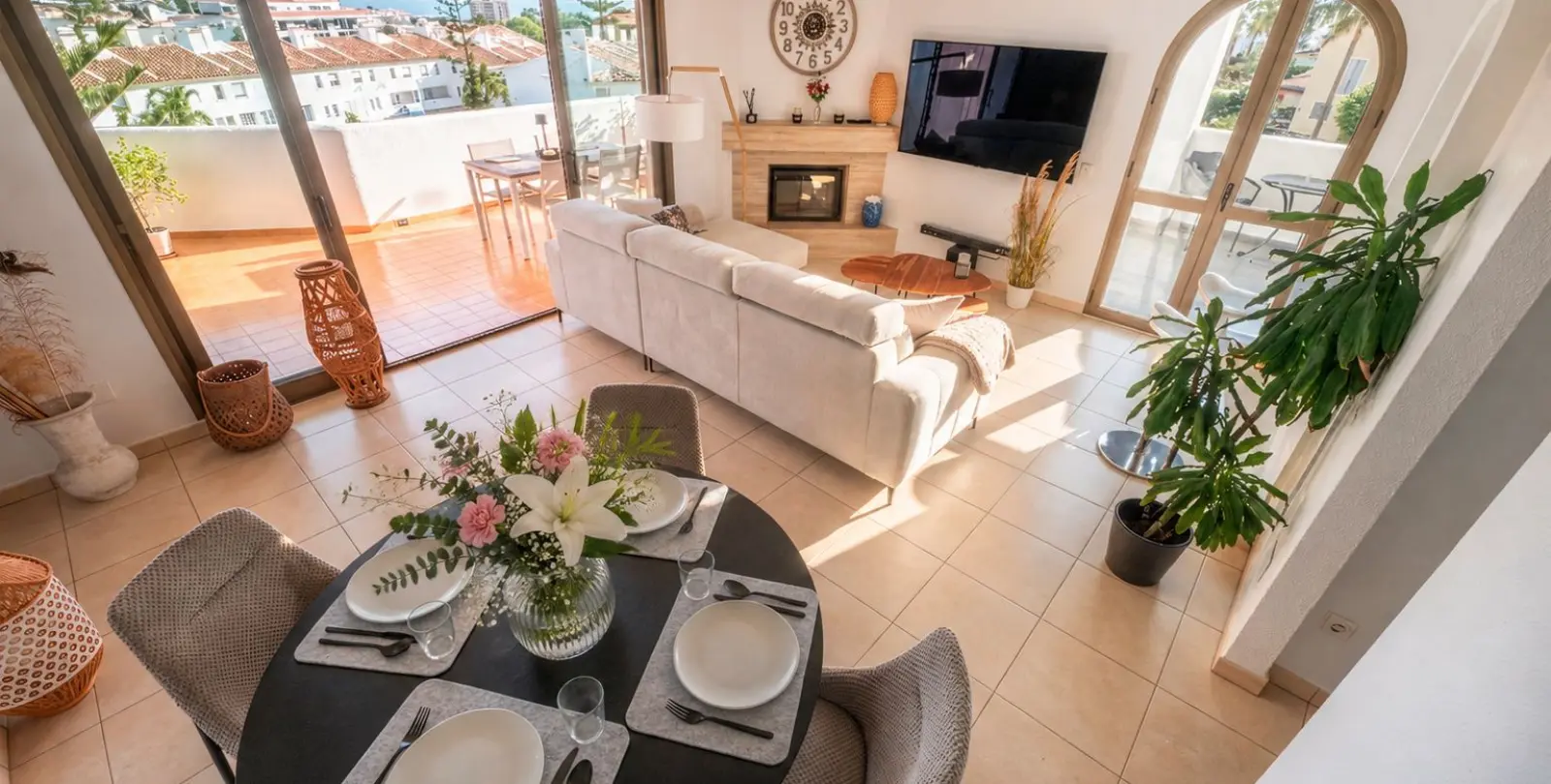 Sale of middle floor apartment in Calahonda 13