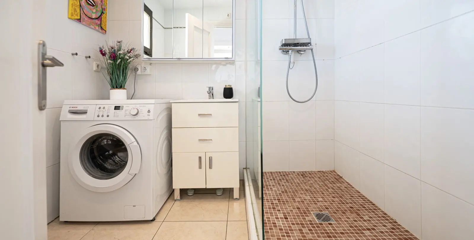 Sale of middle floor apartment in Calahonda 21