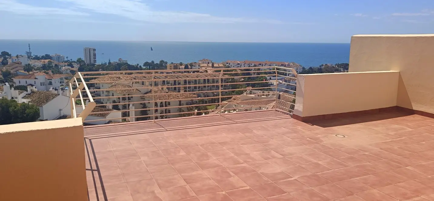 Sale of penthouse in Riviera del Sol 0