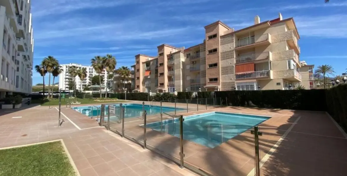 Venta de apartamento en planta media en Fuengirola 2
