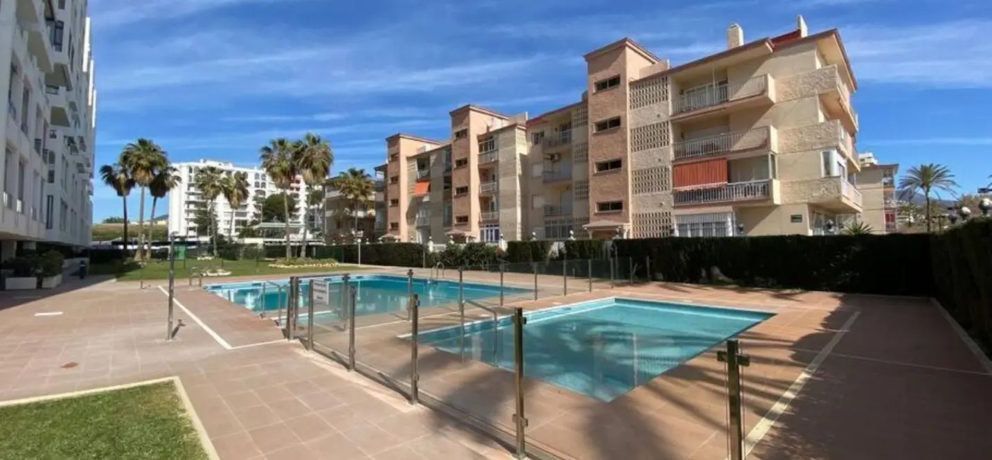 Venta de apartamento en planta media en Fuengirola 1