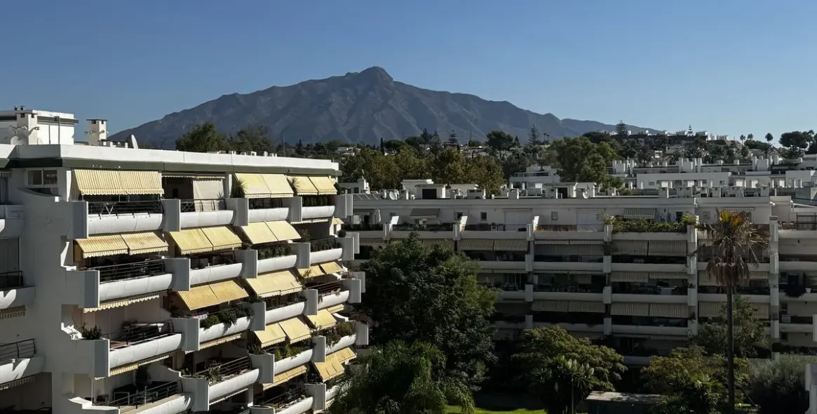 Sale of middle floor apartment in Guadalmina Alta 1