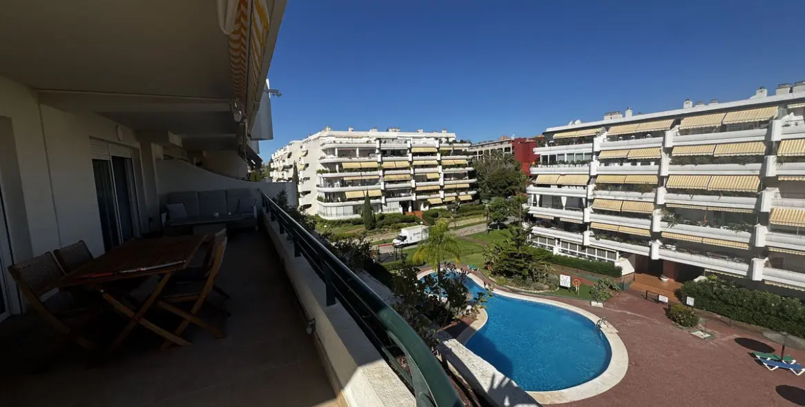 Sale of middle floor apartment in Guadalmina Alta 3
