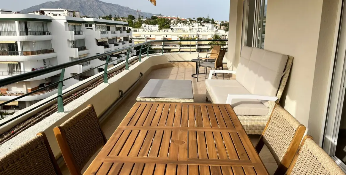 Sale of middle floor apartment in Guadalmina Alta 7
