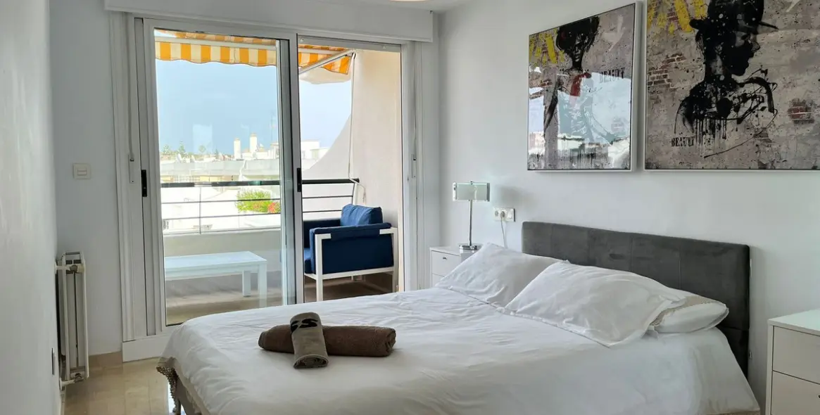 Sale of middle floor apartment in Guadalmina Alta 24