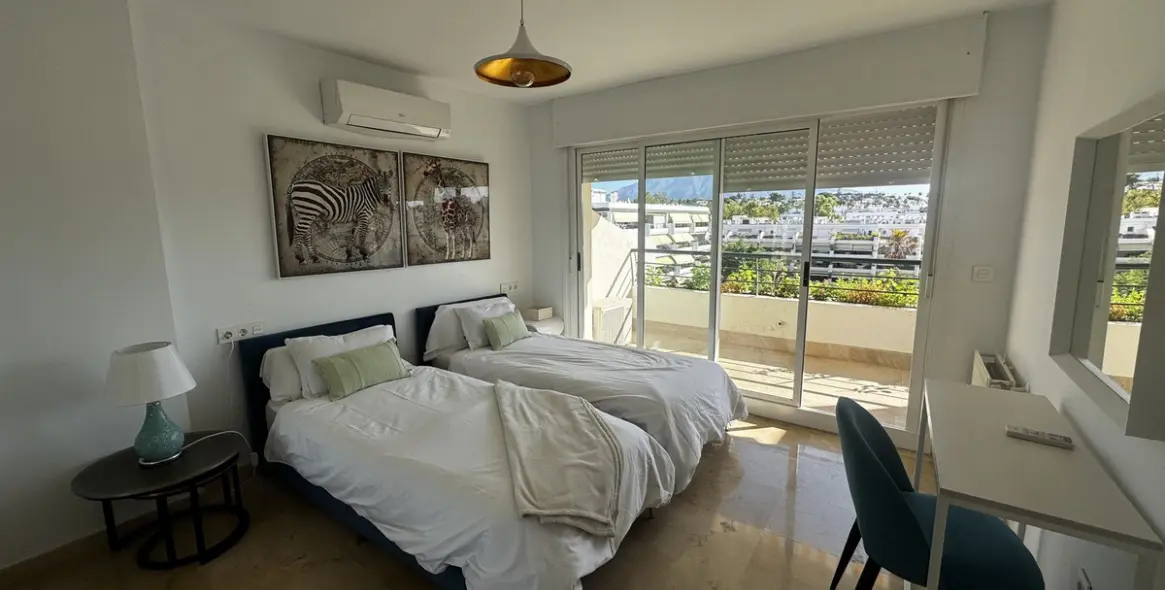 Sale of middle floor apartment in Guadalmina Alta 26