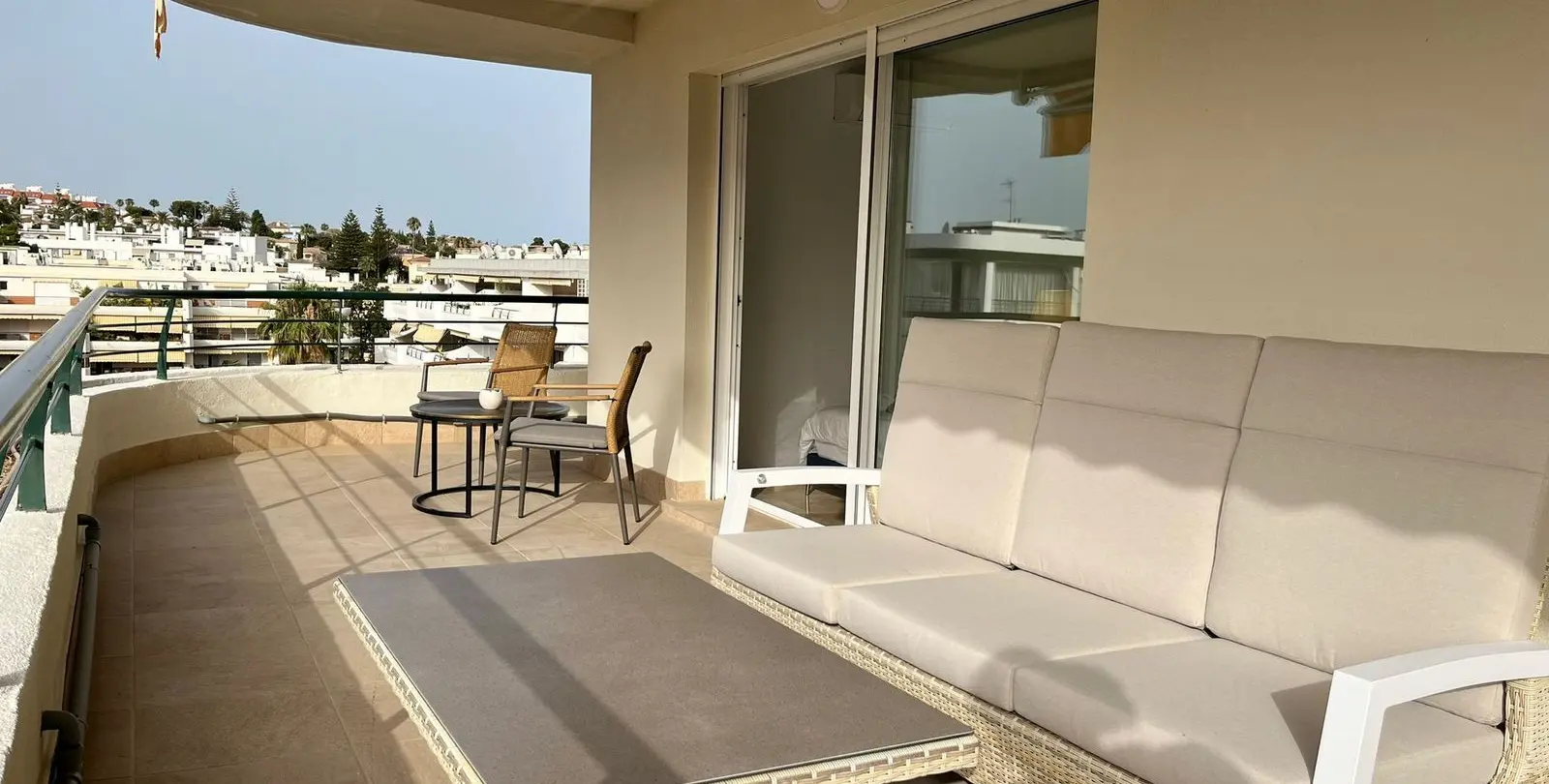 Продажа апартаментов на среднем этаже в Guadalmina Alta 5