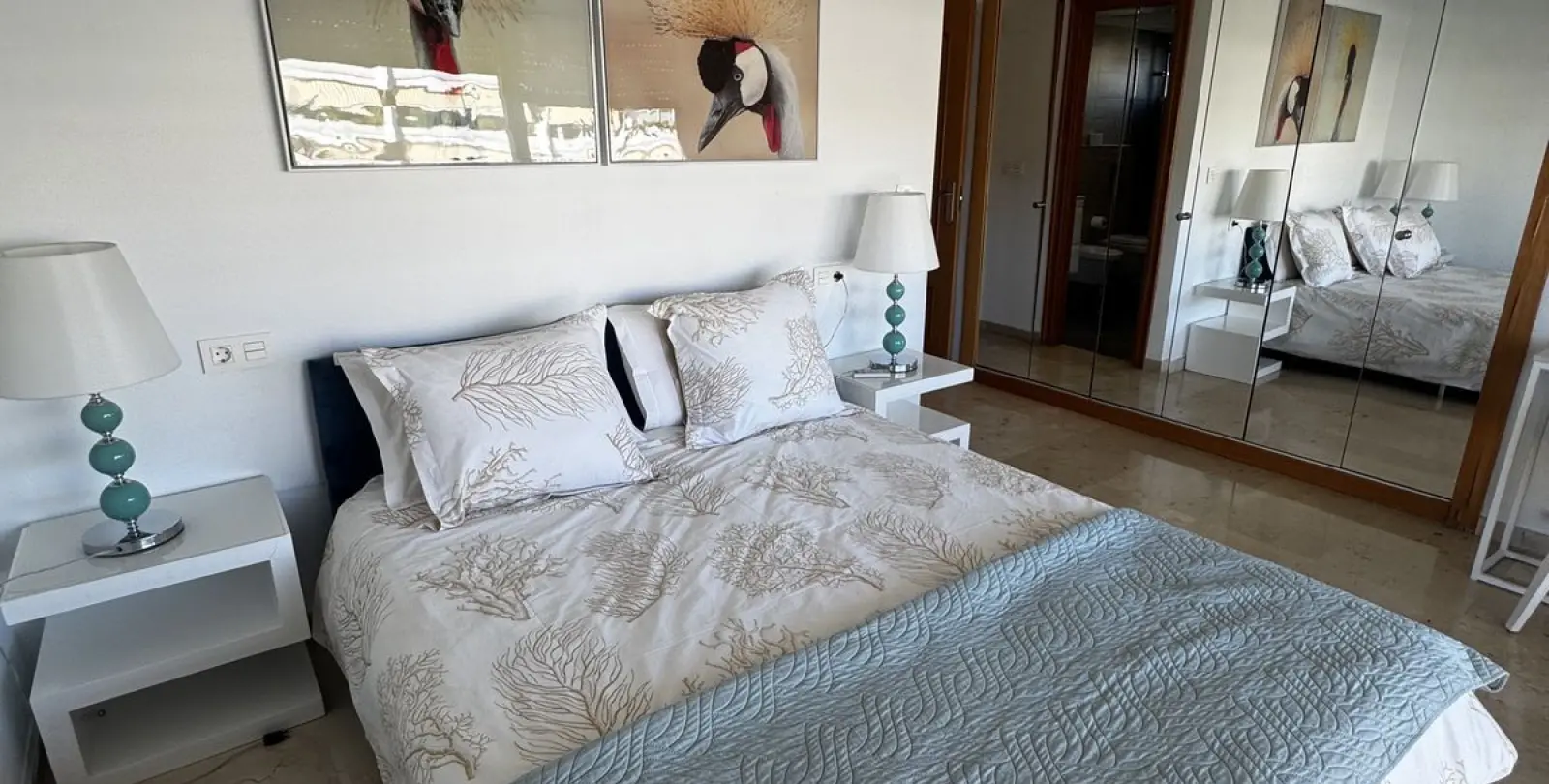 Продажа апартаментов на среднем этаже в Guadalmina Alta 28