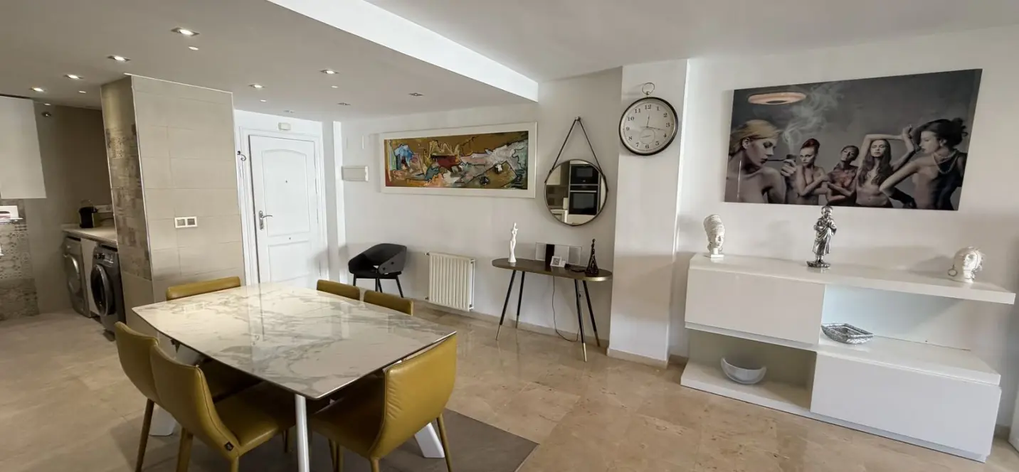 Venta de apartamento en planta media en Guadalmina Alta 4