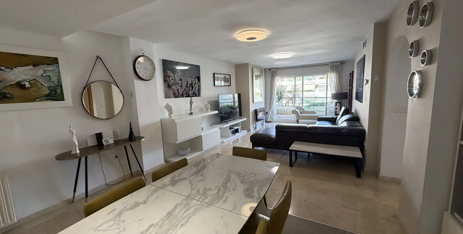 Venta de apartamento en planta media en Guadalmina Alta 6