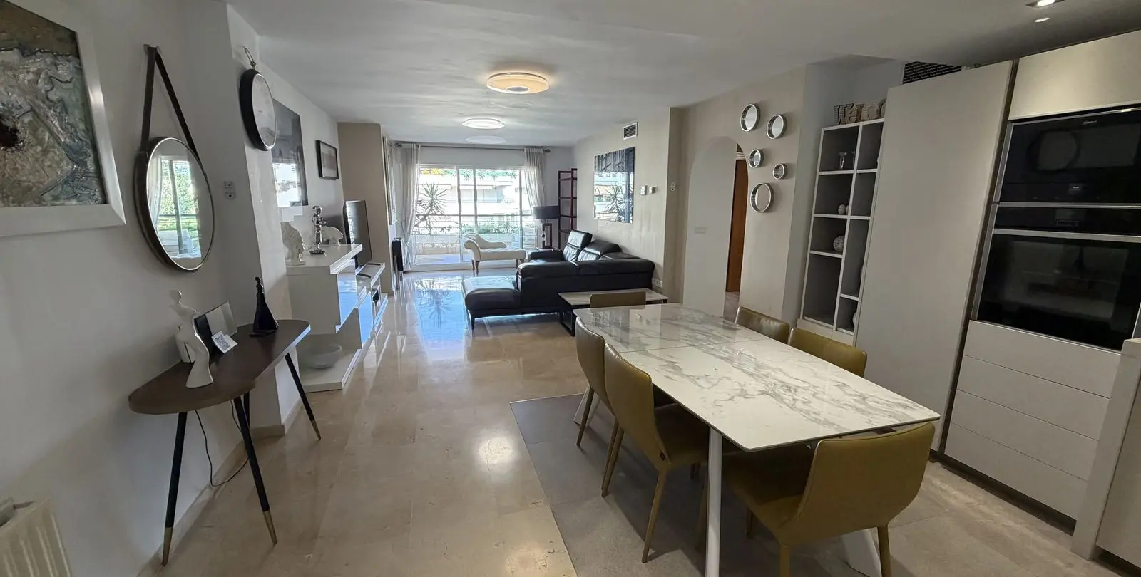 Venta de apartamento en planta media en Guadalmina Alta 7