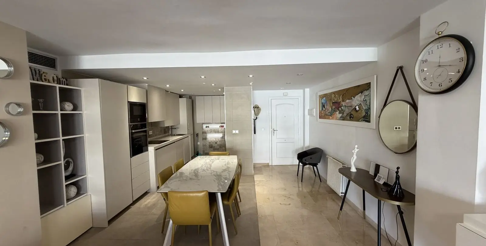 Venta de apartamento en planta media en Guadalmina Alta 10