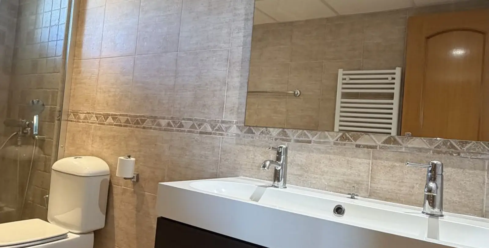 Venta de apartamento en planta media en Guadalmina Alta 19