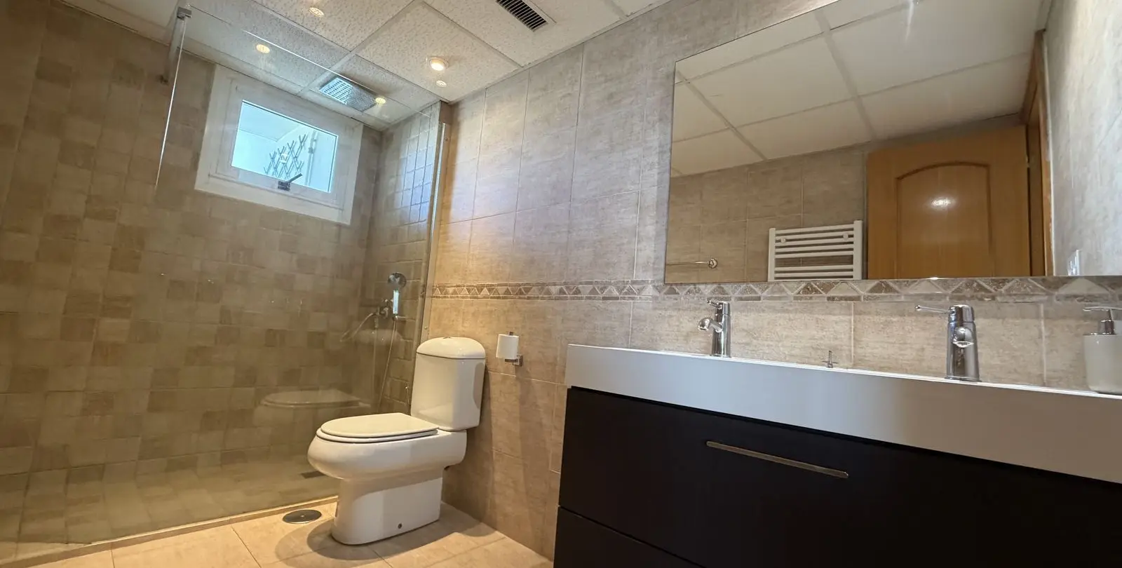 Venta de apartamento en planta media en Guadalmina Alta 20