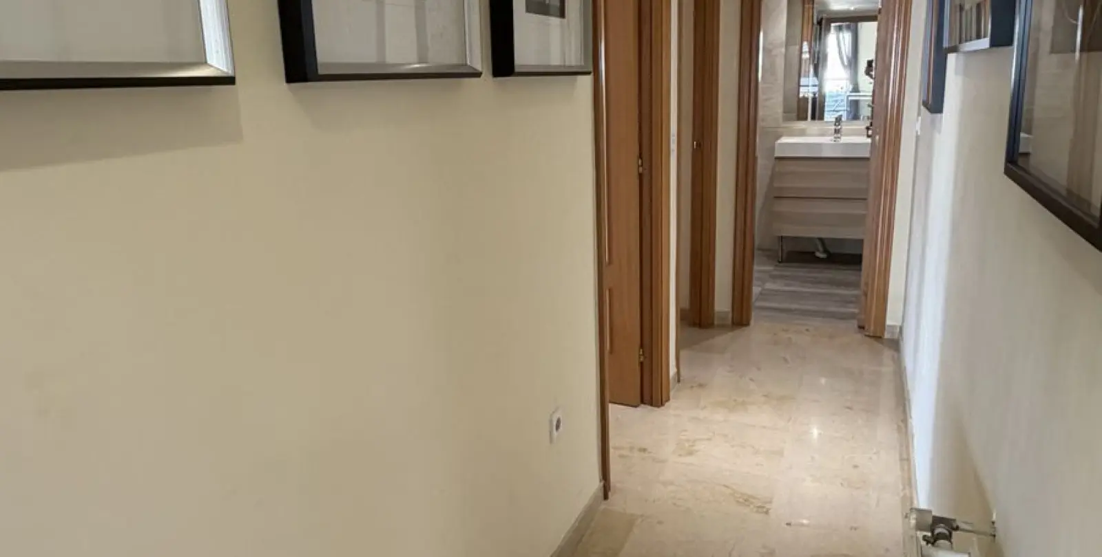 Venta de apartamento en planta media en Guadalmina Alta 21