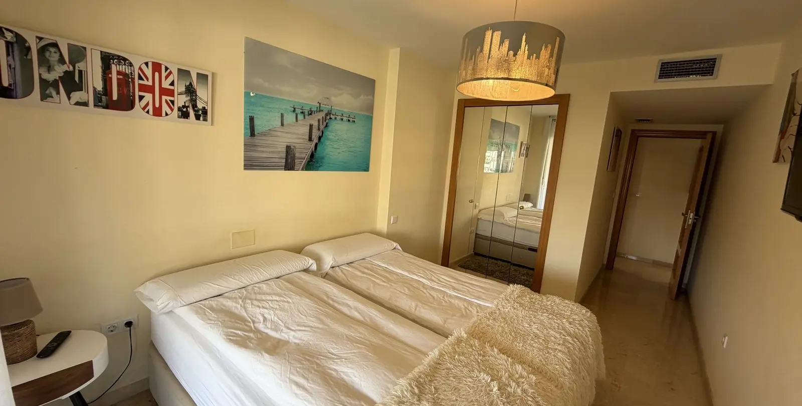 Venta de apartamento en planta media en Guadalmina Alta 23