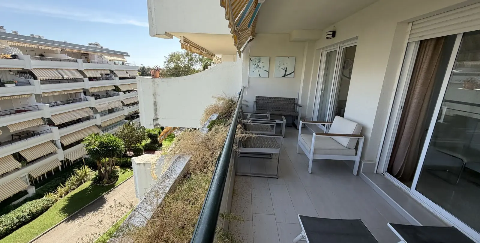 Venta de apartamento en planta media en Guadalmina Alta 25