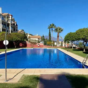 Продажа апартаментов на среднем этаже в Manilva