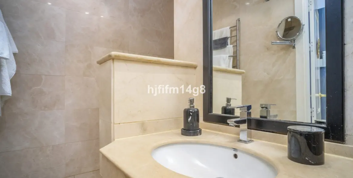 Sale of ground floor apartment in San Pedro de Alcántara 18