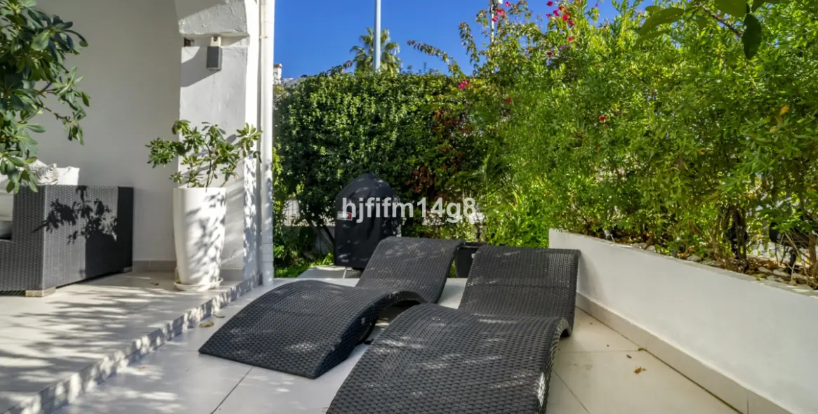 Sale of ground floor apartment in San Pedro de Alcántara 22