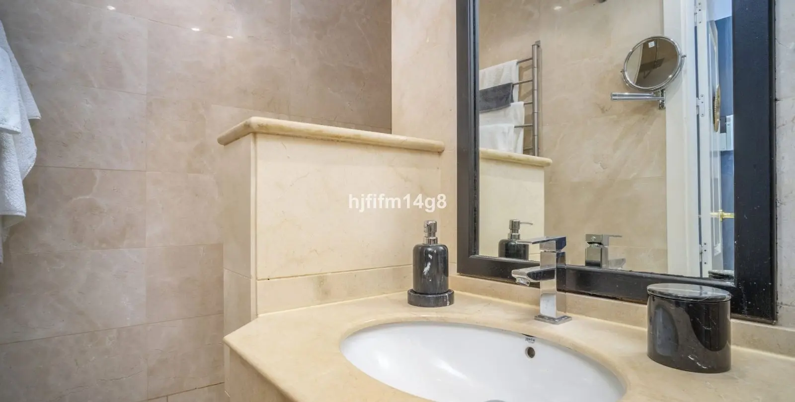 Venta de apartamento en planta baja en San Pedro de Alcántara 18