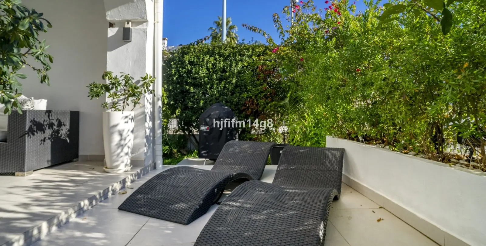 Venta de apartamento en planta baja en San Pedro de Alcántara 22