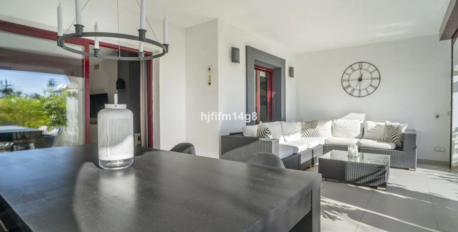 Venta de apartamento en planta baja en San Pedro de Alcántara 23