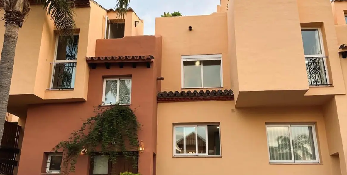 Sale of townhouse in Nueva Andalucía 1